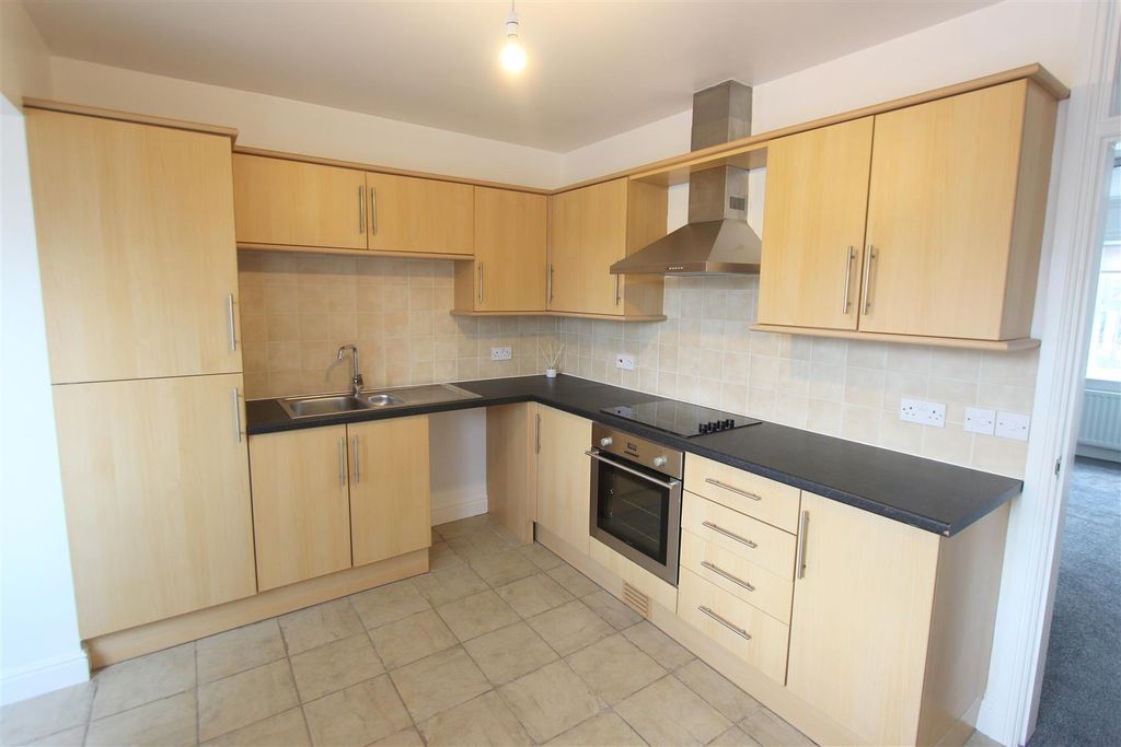 Property photo 3 of 8 Kitchen/Diner