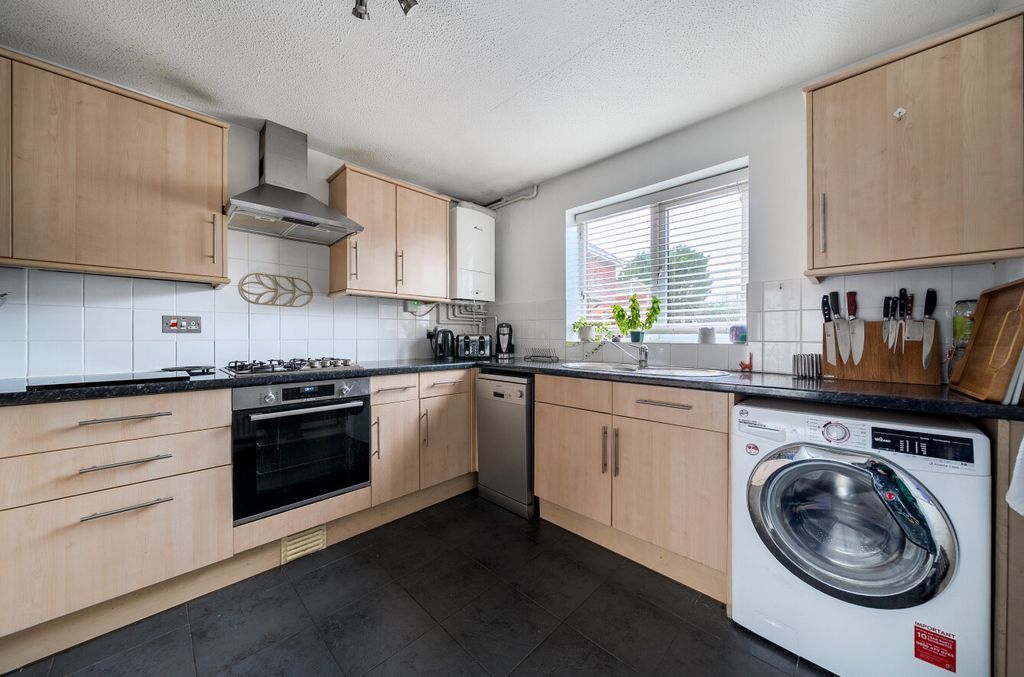 Property photo 3 of 13 1403873-2-697343A...