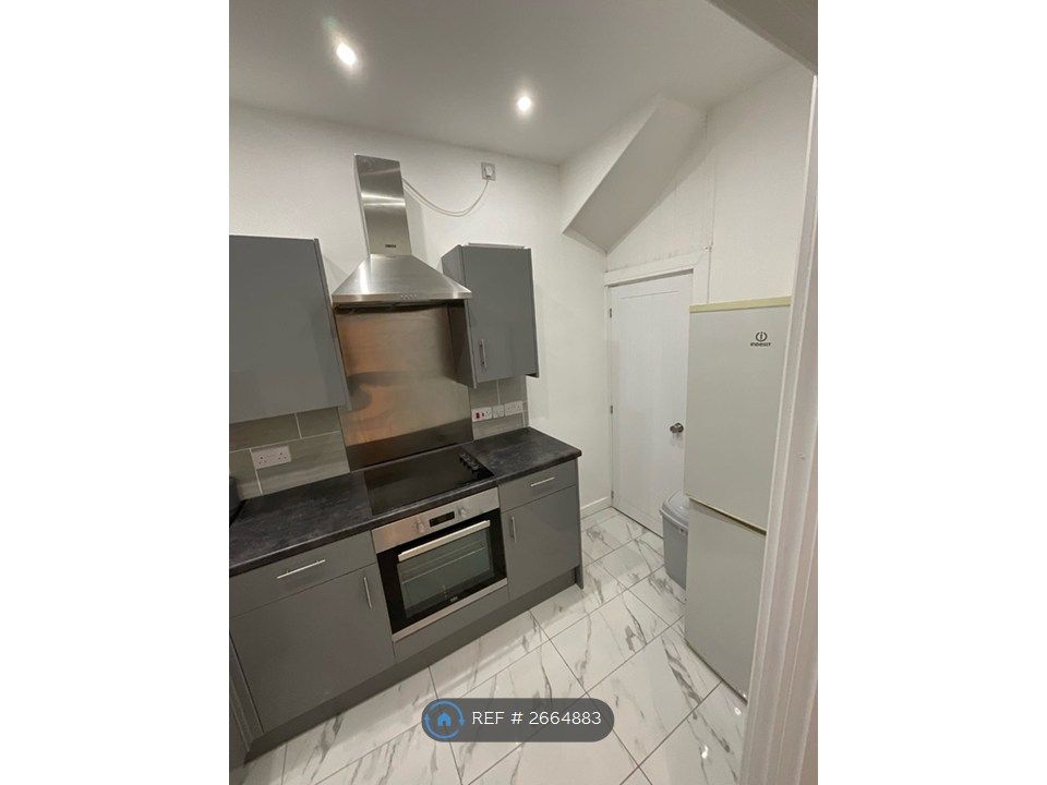 Property photo 2 of 8 Kitchen