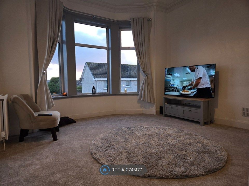 Property photo 1 of 9 Livingroom