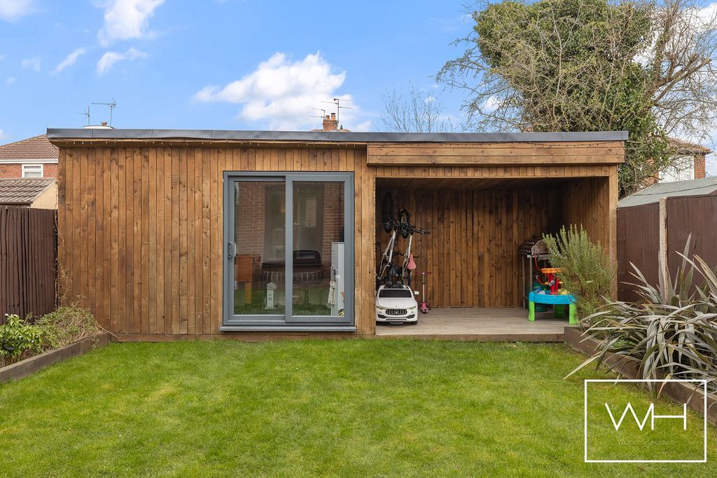 Property photo 2 of 20 4 Paddock Close Doncaster 19_297