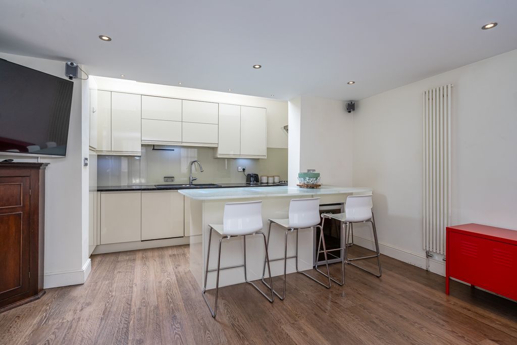 Property photo 2 of 27