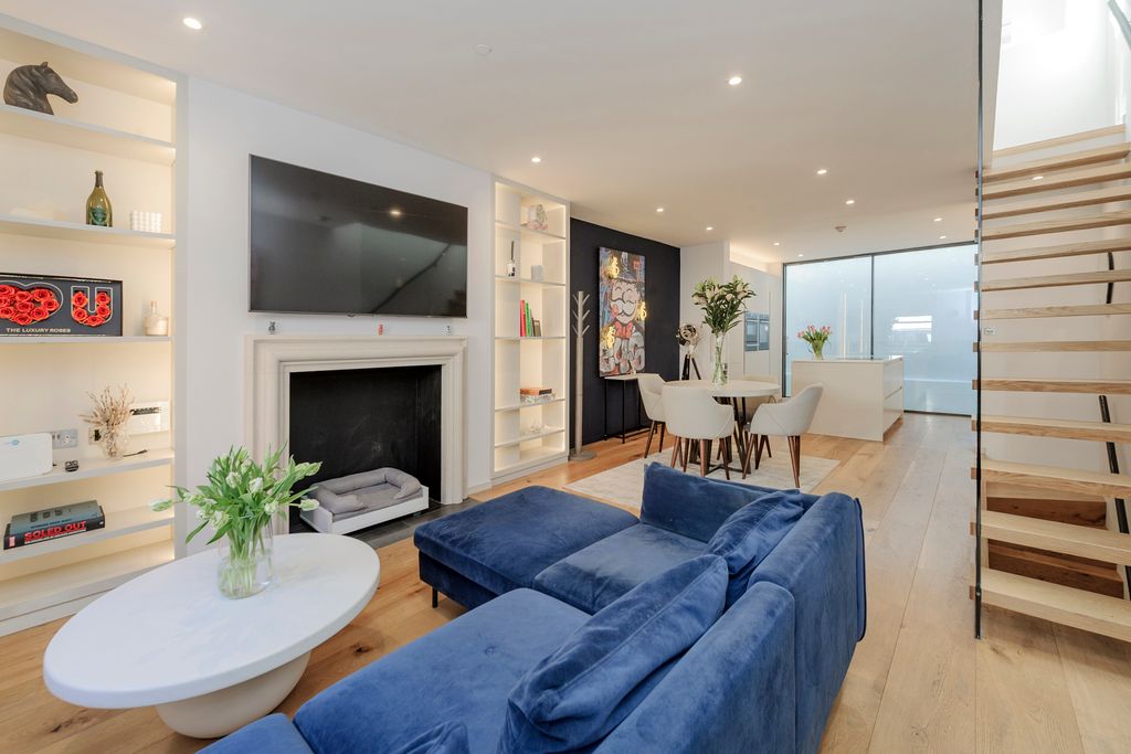 Property photo 1 of 18