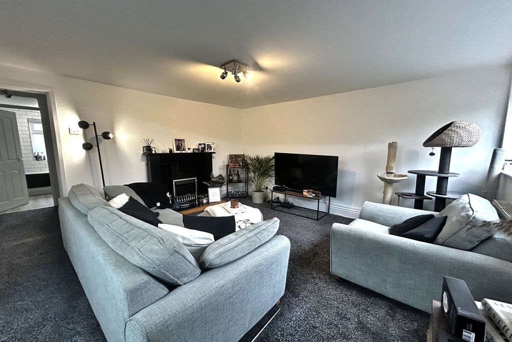 Property photo 3 of 13 Living/Dining Room