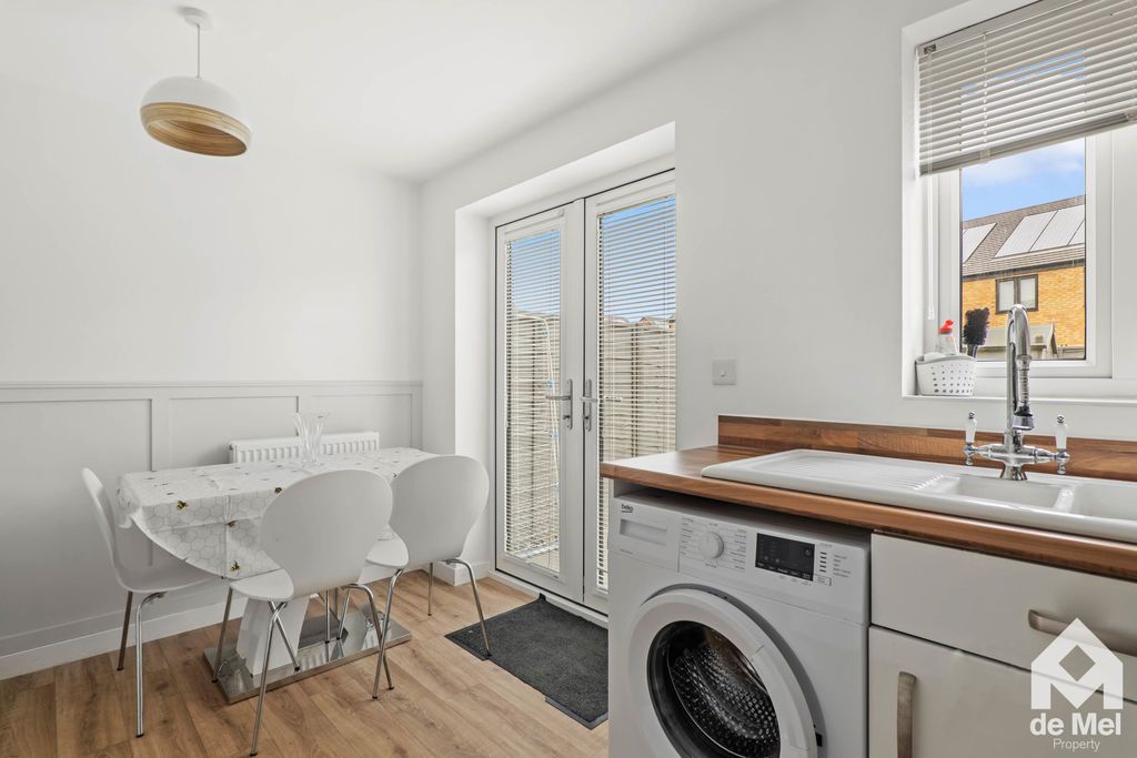 Property photo 3 of 12 Photo 9