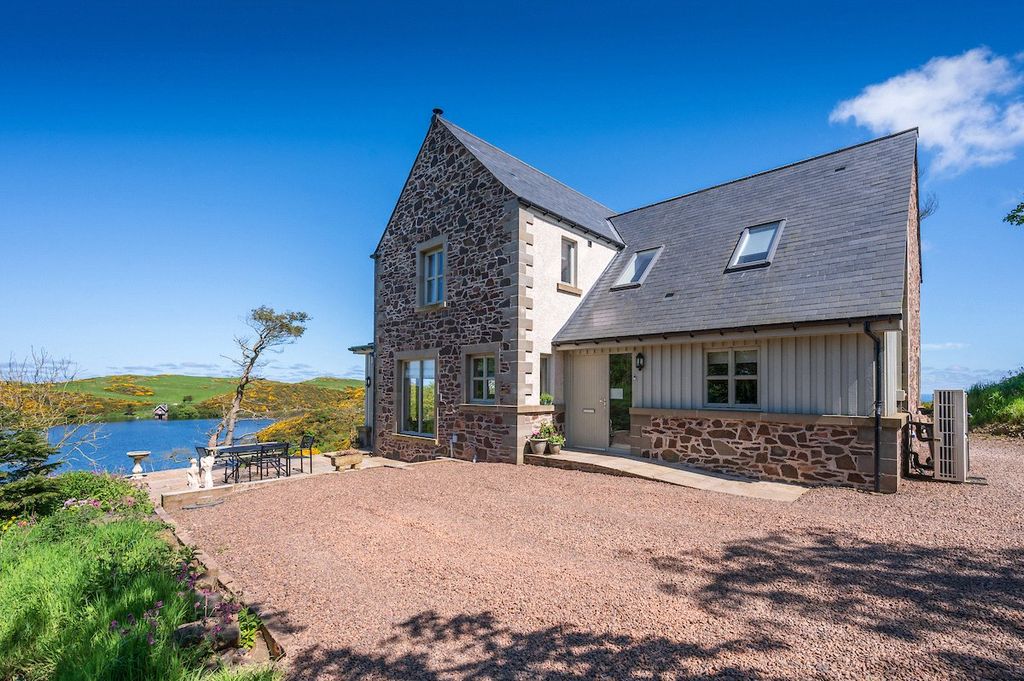 Property photo 3 of 93 Loch Hse