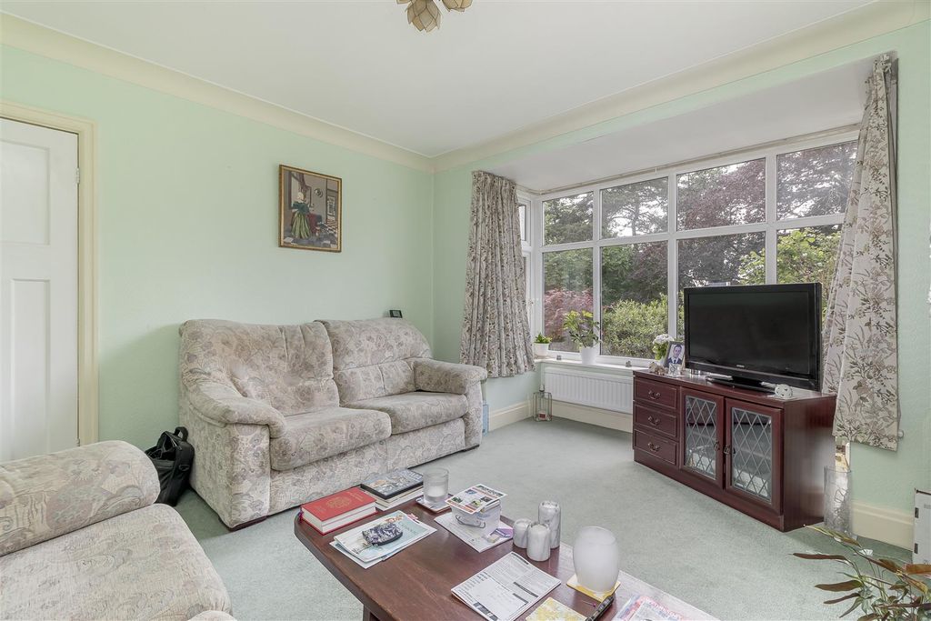 Property photo 3 of 21 Lounge - B.Jpg