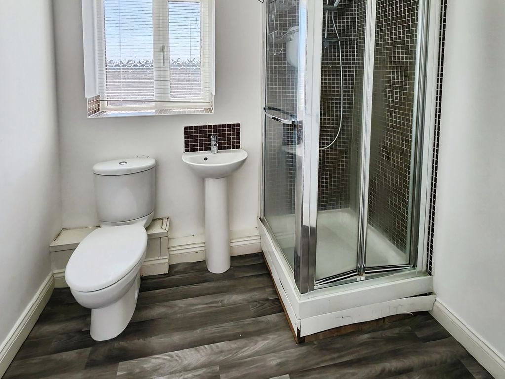 Property photo 2 of 8 Ensite Shower Room