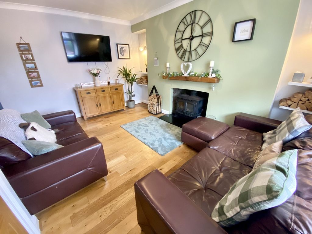 Property photo 3 of 18 Lounge