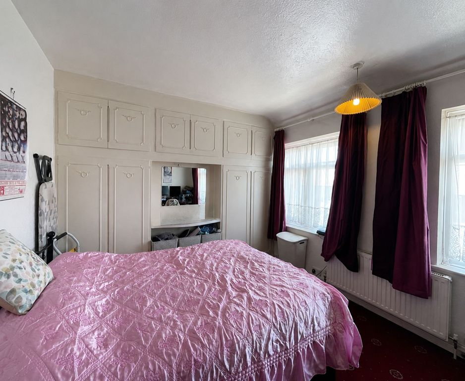 Property photo 3 of 9 Main Bedroom