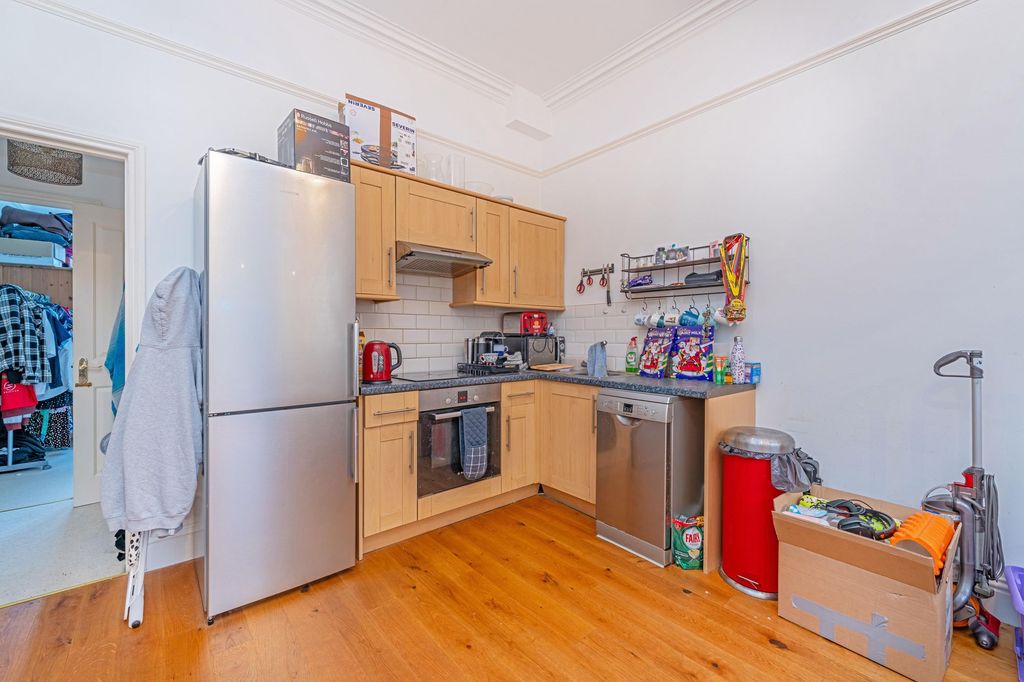 Property photo 3 of 10 Kitchen