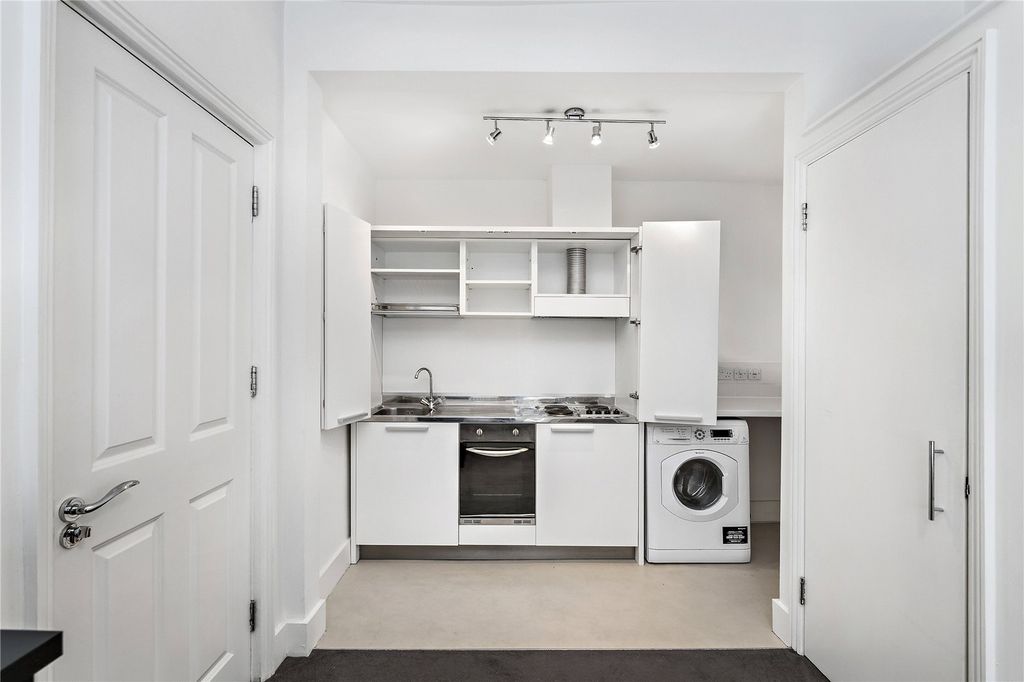 Property photo 2 of 6 Kitchenette