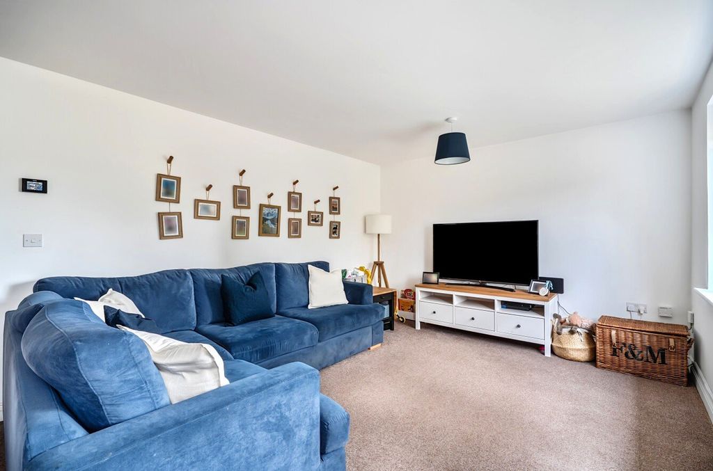 Property photo 3 of 18 Sitting Room