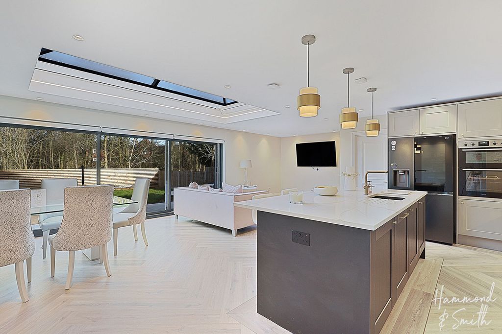 Property photo 2 of 21