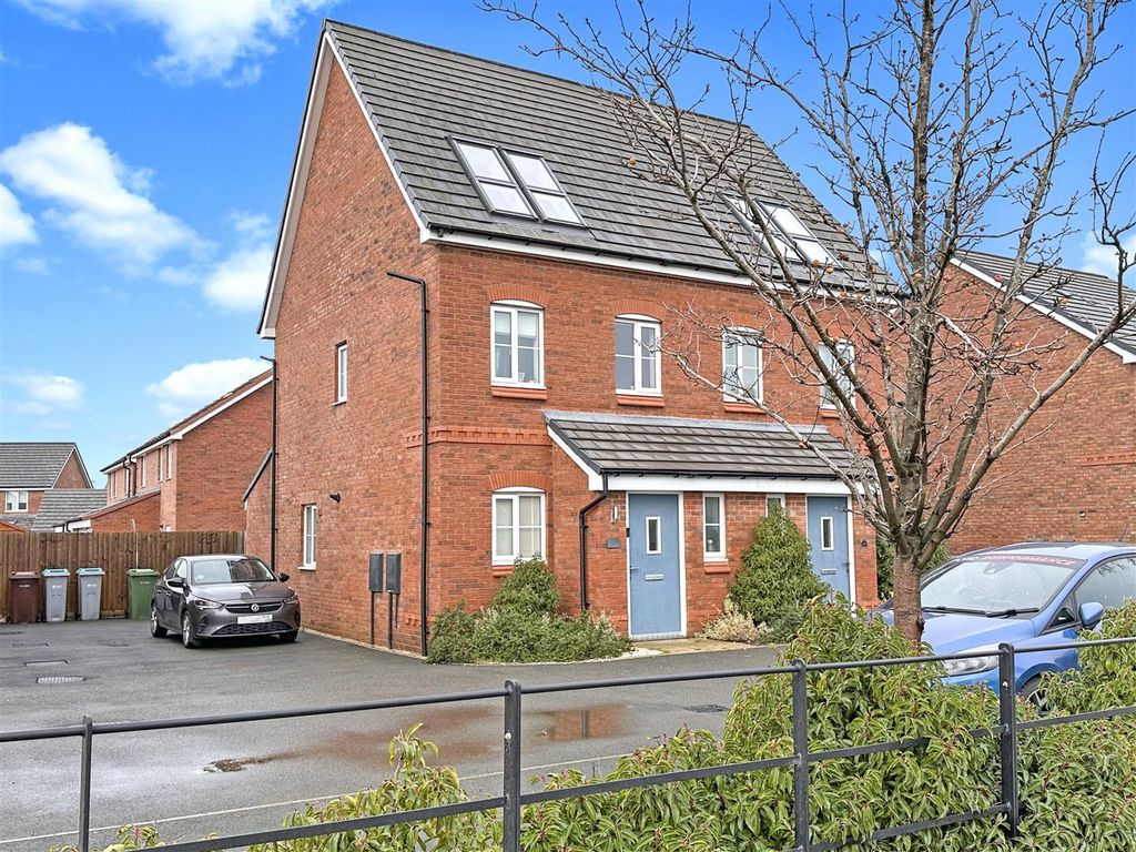 Property photo 1 of 20 Front Aspect 590