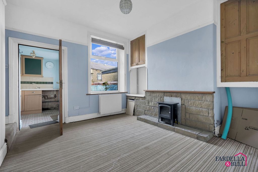 Property photo 2 of 18