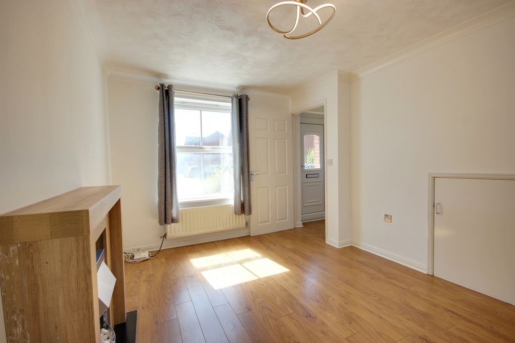 Property photo 3 of 16 1 Charn Lounge C