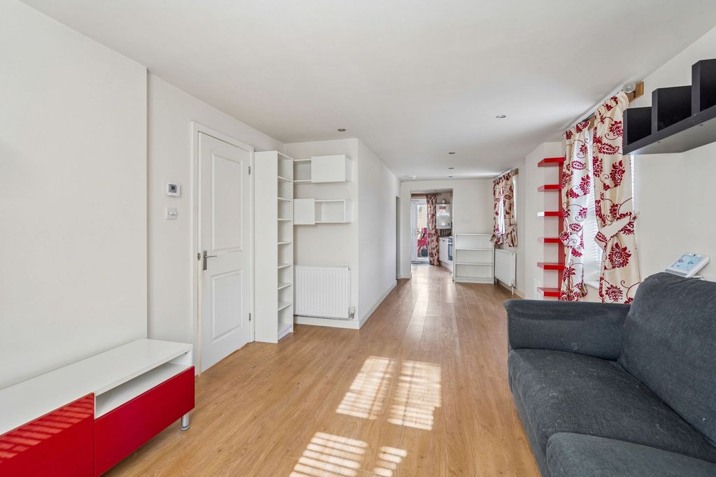 Property photo 3 of 18