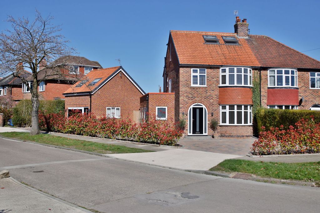 Property photo 1 of 46