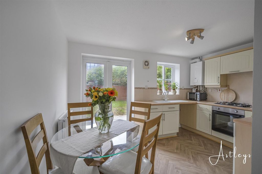 Property photo 3 of 17 Kitchen