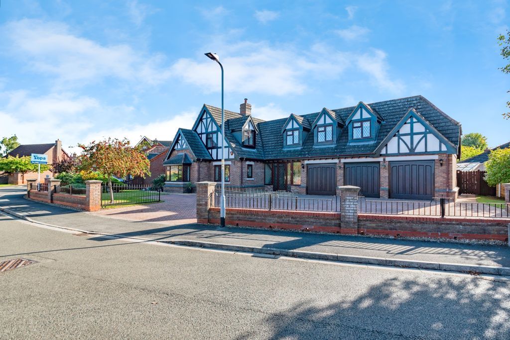 Property photo 1 of 38 15_Oak_Way-55