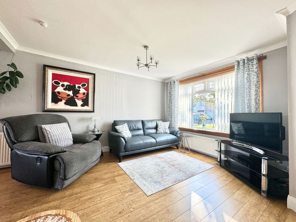 Property photo 2 of 27