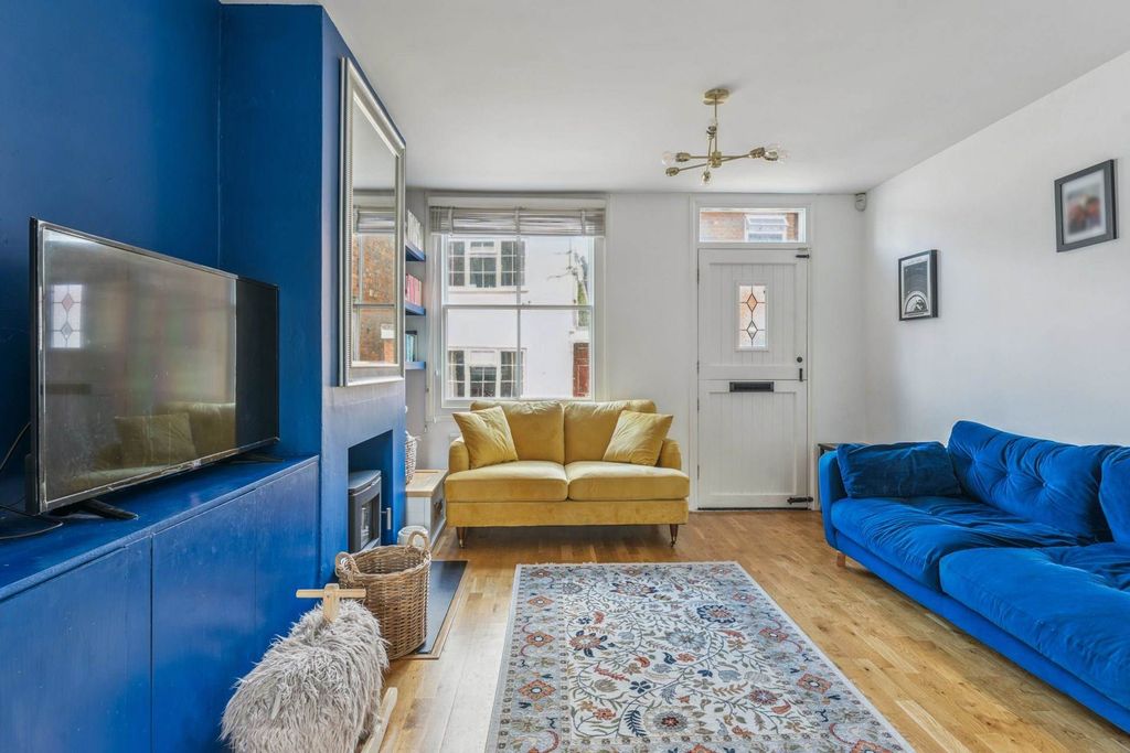 Property photo 2 of 19