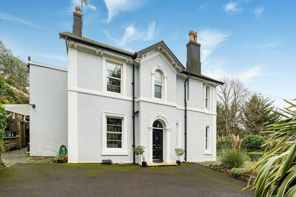 Property photo 1 of 33