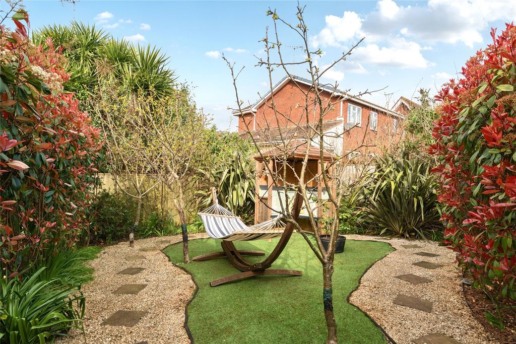 Property photo 2 of 17 Garden