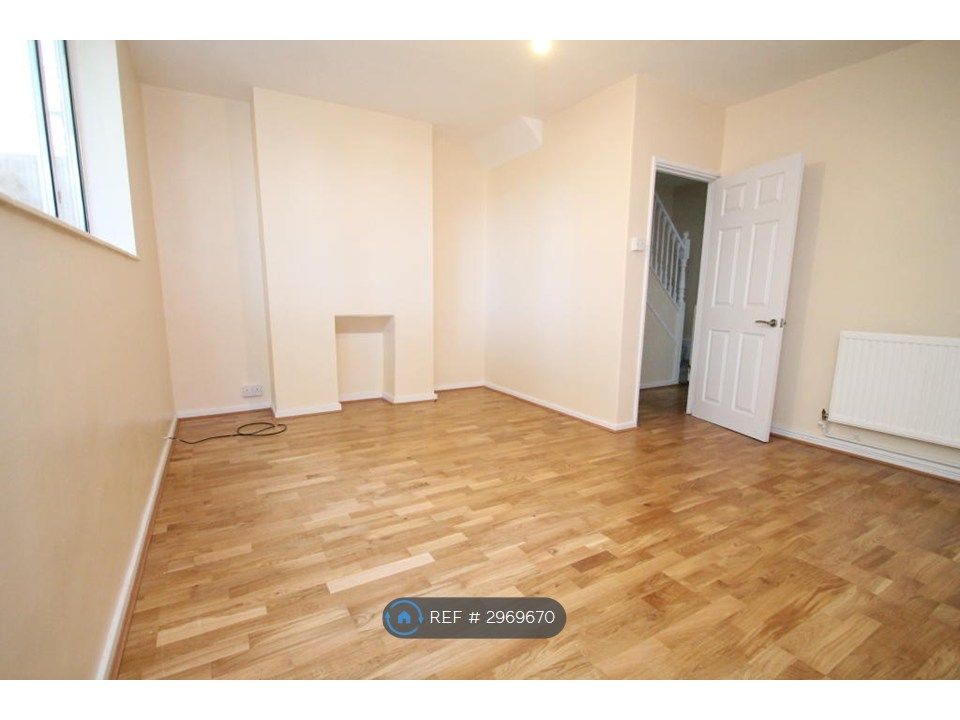 Property photo 1 of 11 Living Room