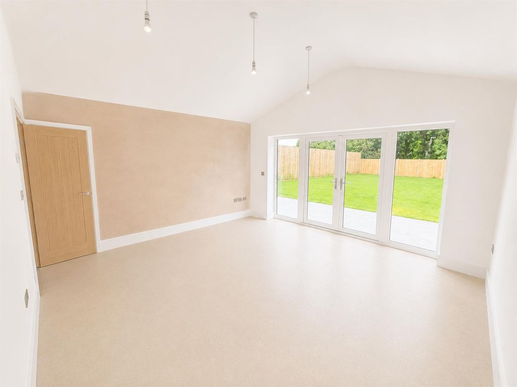 Property photo 2 of 34 806A39Eb-3B6A-4A7A-9317-6Fa75Fc88Aa6.Png