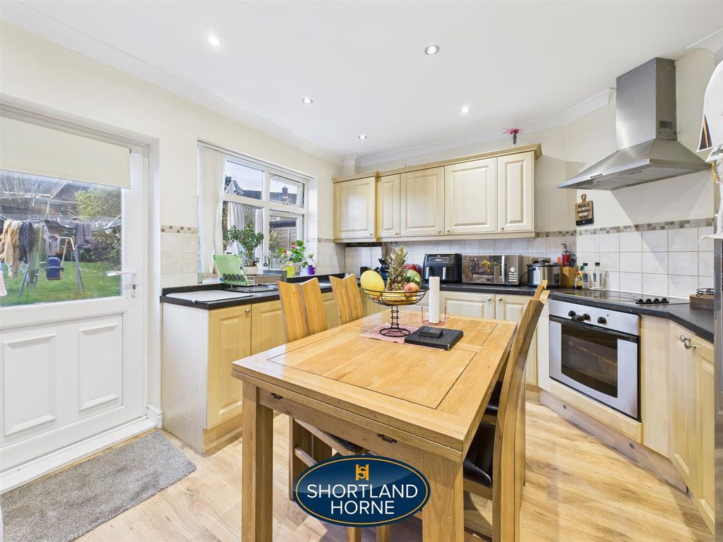 Property photo 3 of 12 Kitchen