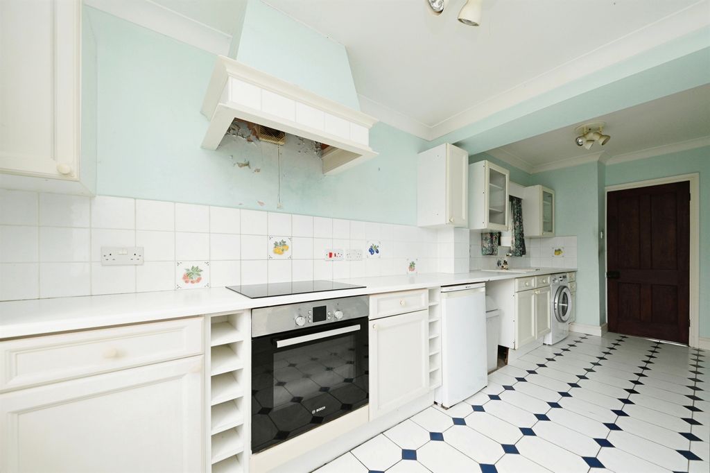 Property photo 2 of 17