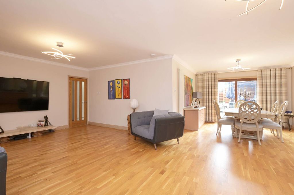 Property photo 2 of 30