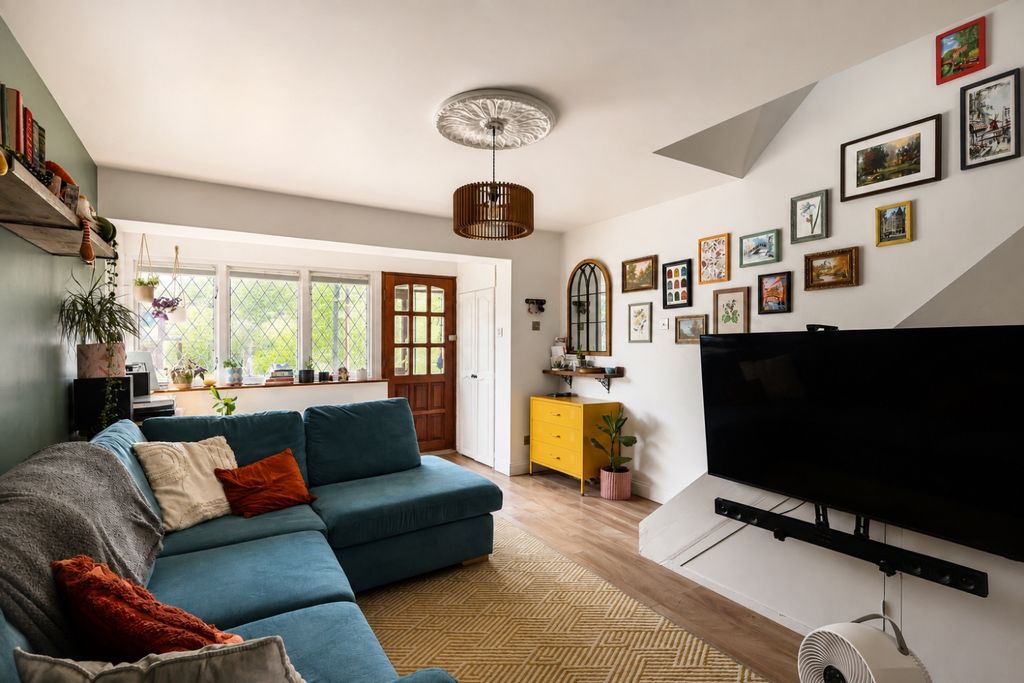 Property photo 3 of 17 82Ad1C13-Cf6E-4Fdc-8176-Be510Be457B9