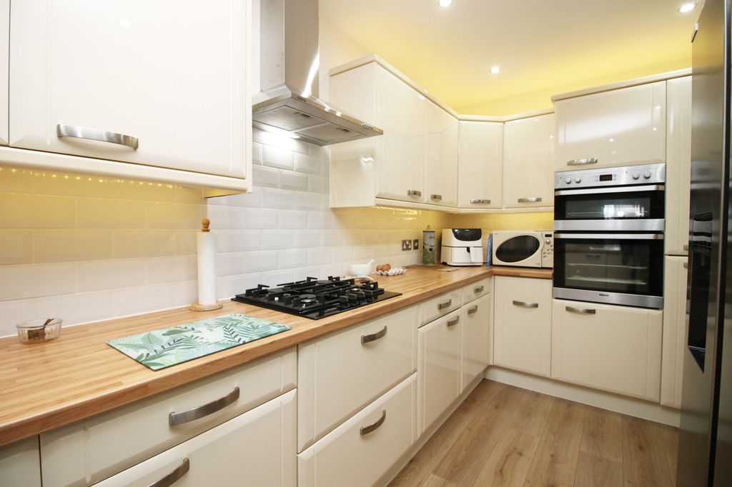 Property photo 3 of 29