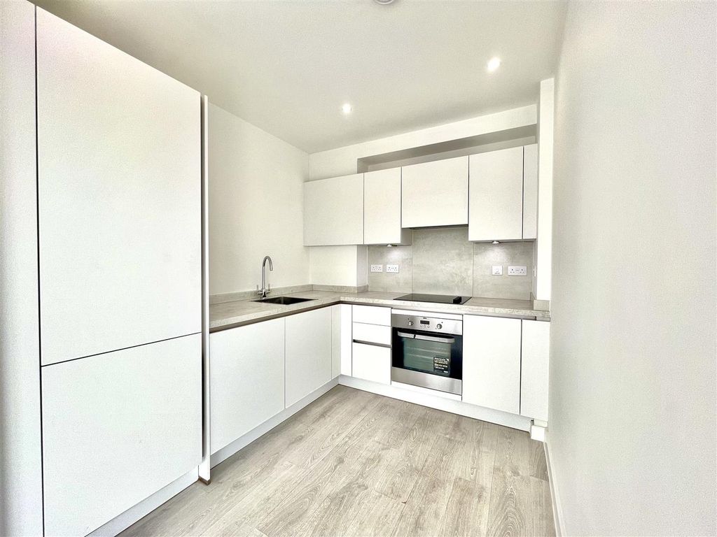 Property photo 1 of 10 Kitchen
