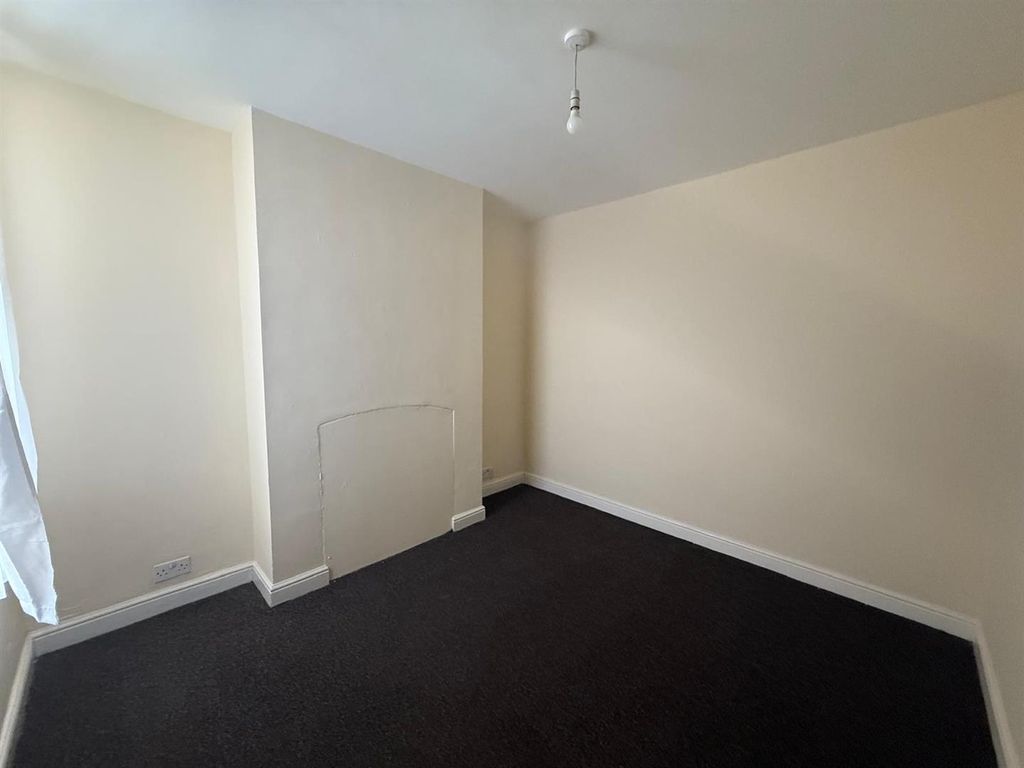 Property photo 3 of 8 Bedroom 2.Jpg