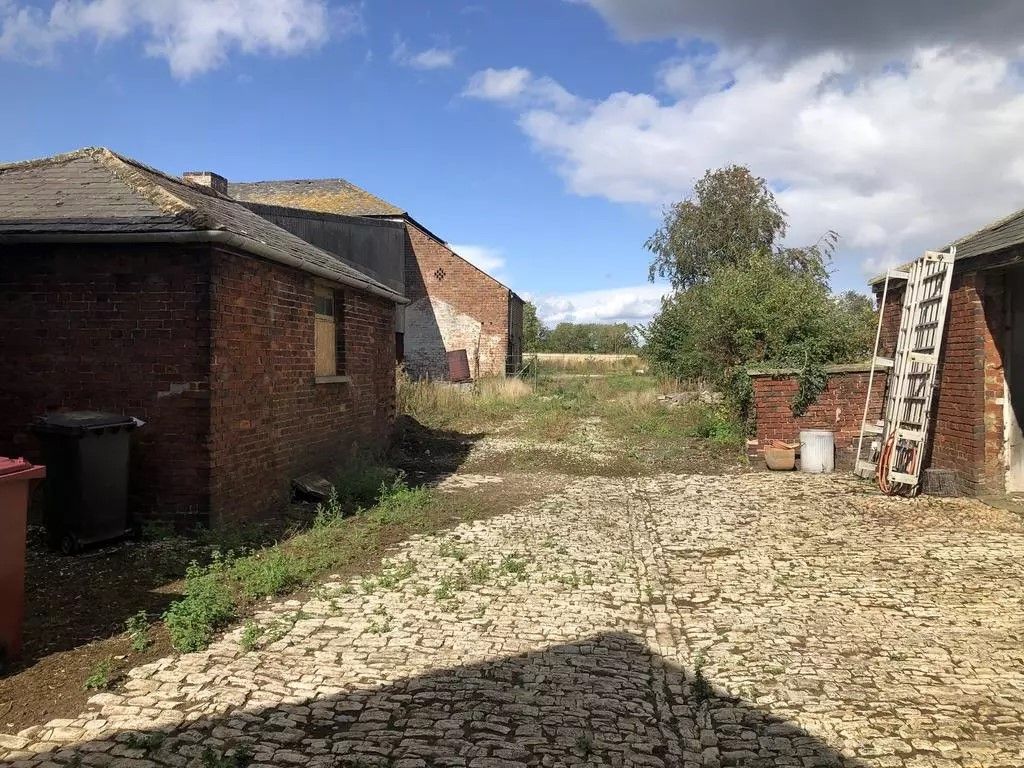 Property photo 3 of 22