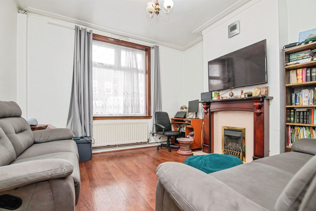 Property photo 2 of 12