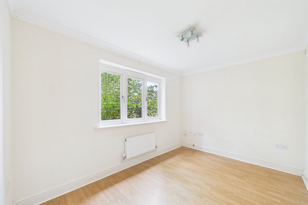Property photo 3 of 16 Picture No. 10