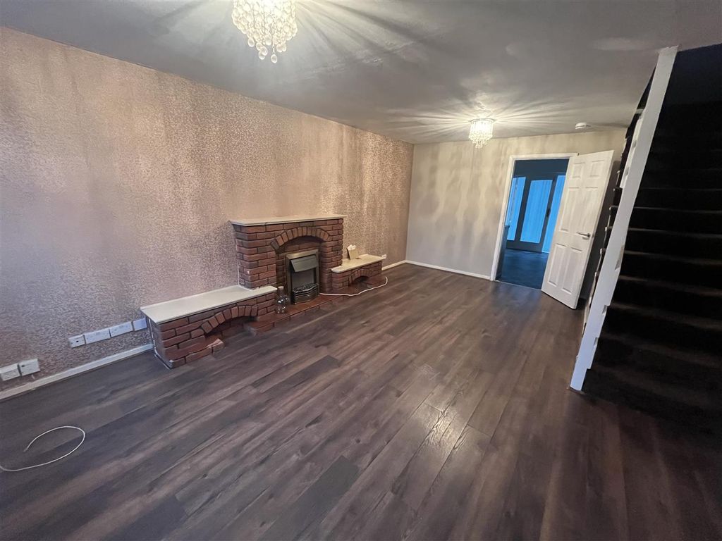 Property photo 2 of 11 Lounge