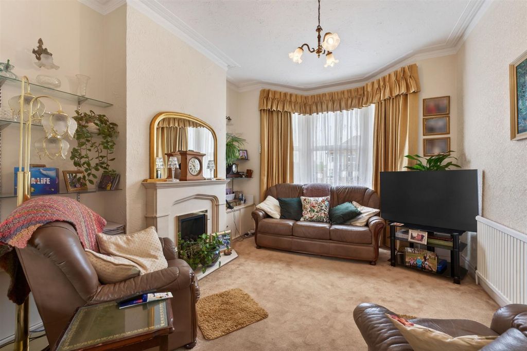 Property photo 2 of 19 2Harboroughroadnweb_16.Jpg