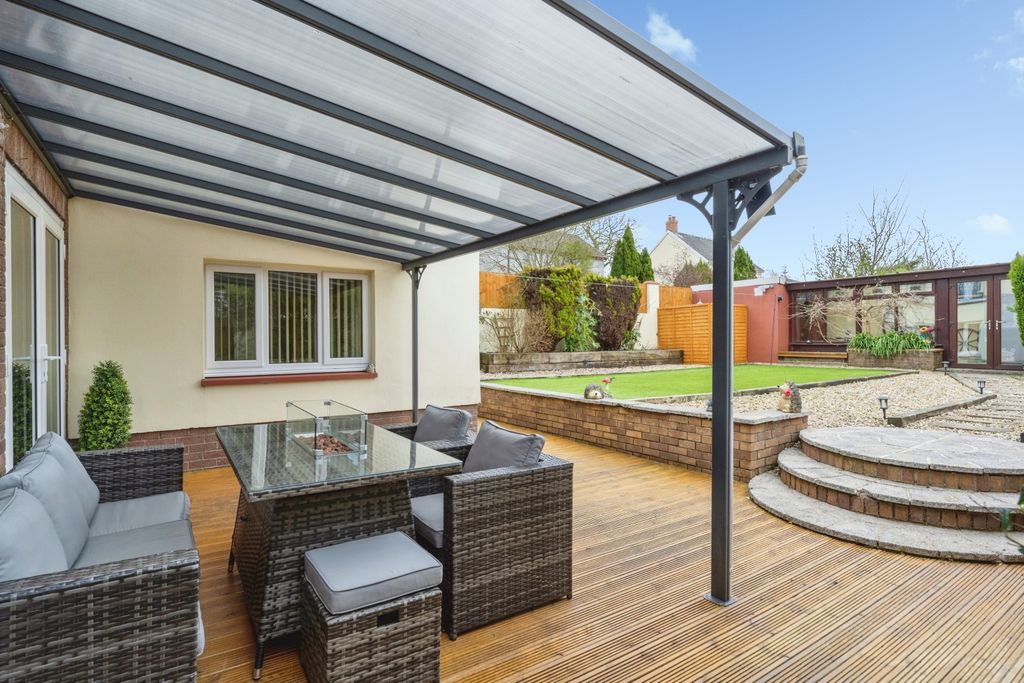 Property photo 2 of 18 Garden