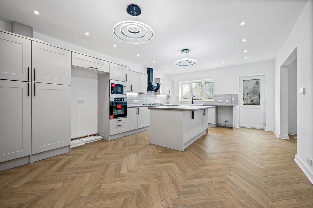 Property photo 2 of 22