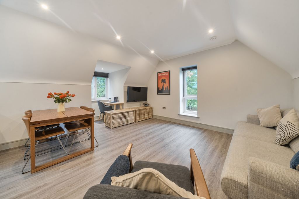 Property photo 2 of 26 Lounge