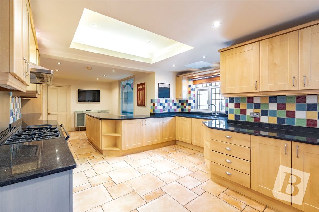 Property photo 3 of 22 Kitchen Breakfast Rm