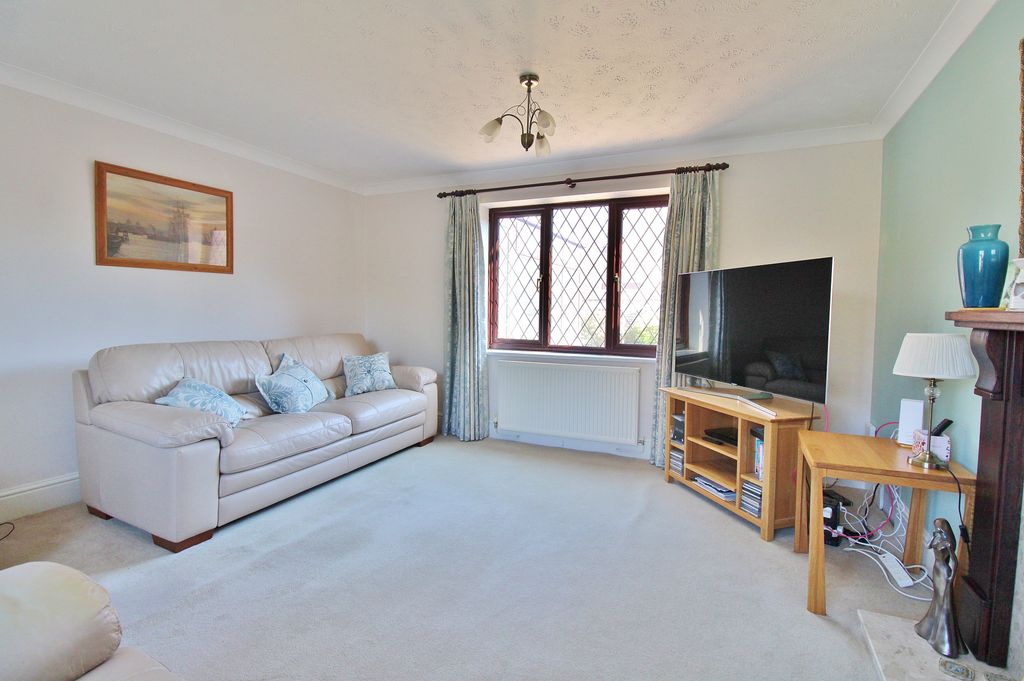 Property photo 2 of 32