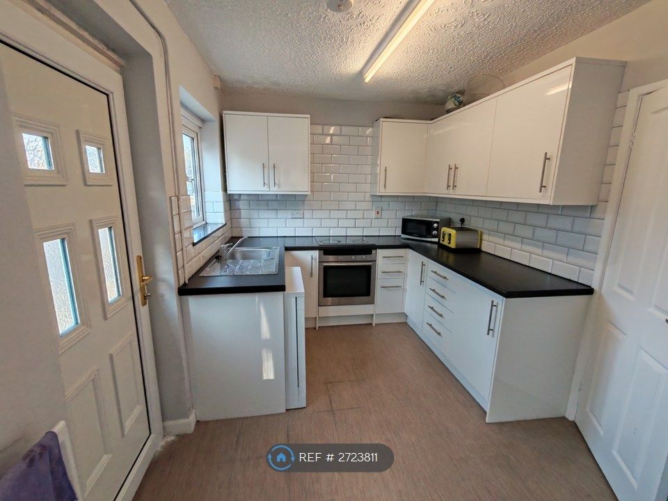 Property photo 3 of 9 Kitchen