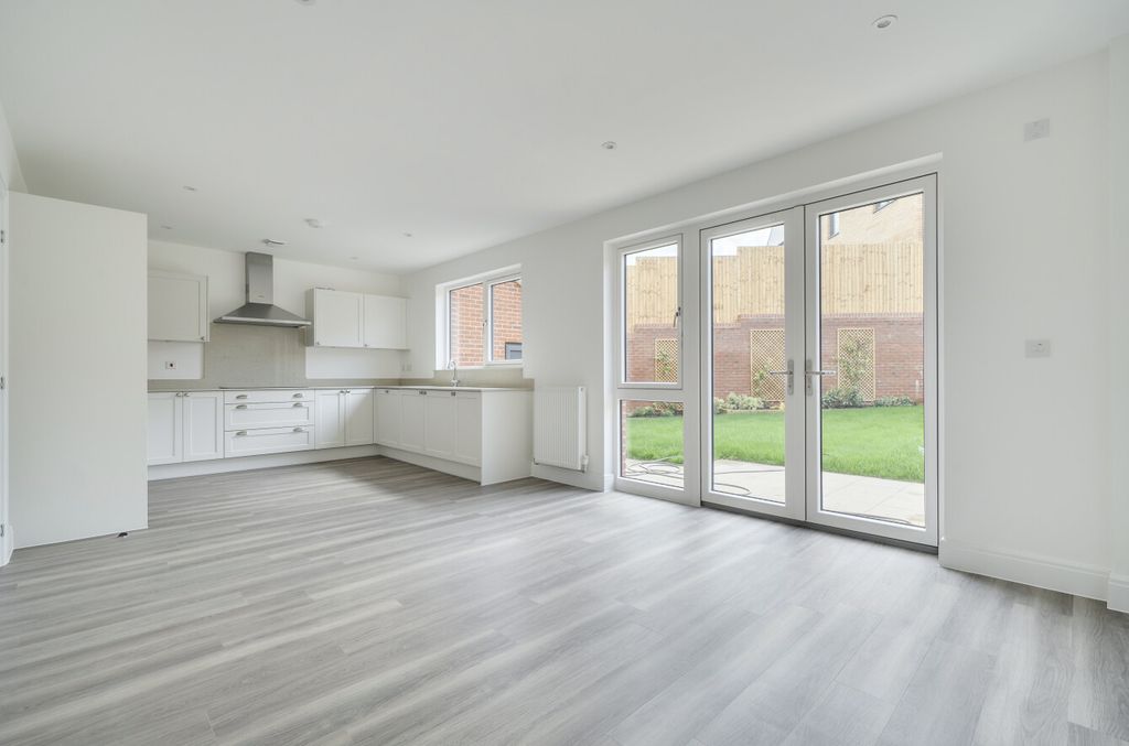 Property photo 2 of 19 1450530-27-6A01F6...